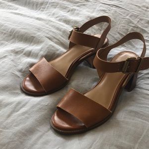 Beautiful like new Franco sarto sandals w/ buckle